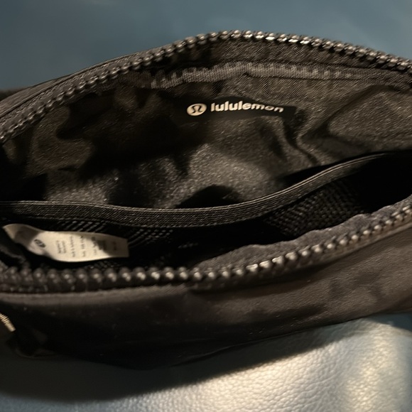 Lululemon everywhere belt bag large NWT - Picture 9 of 9
